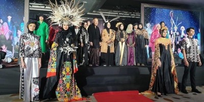 Boeyoenq Dan Kekayaan Budaya Nusantara Di Atas Catwalk Moeslim Choice