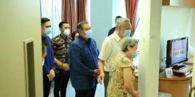 Perdana Menteri Singapura dan Istri Menjenguk Ibu Ani Yudhoyono