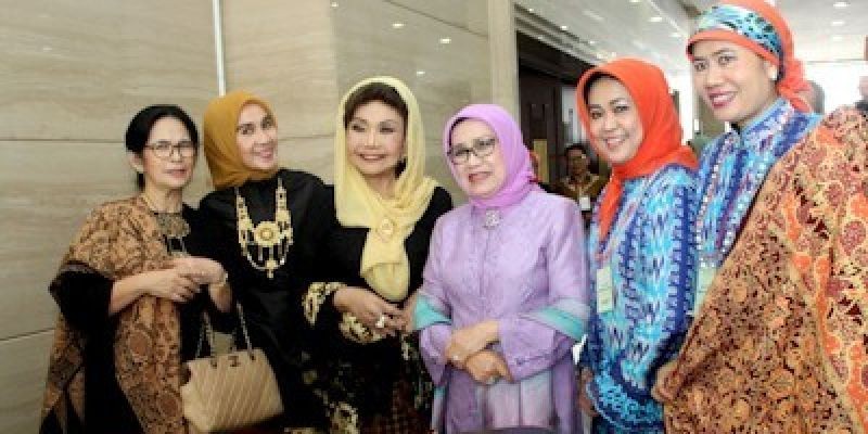 Ibu Mufidah Jusuf Kalla saat menghadiri acara HUT-25 Paguyuban Istri Pensiunan, Warakawuri, dan Pensiunan Karyawati Perum BULOG  (Foto: Sarwono)