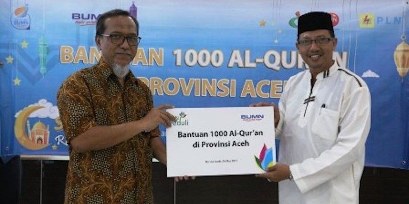 Penyerahan bantuan 1.000 Al Quran untuk Provinsi Nanggroe Aceh Darussalam. 