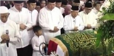 KH Maruf Amin Jadi Imam Salat Jenazah Ani Yudhoyono