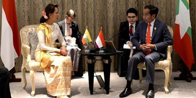 Presiden Joko Widodo bertemu dengan Penasihat Negara Myanmar Aung San Suu Kyi di KTT ASEAN ke-34 di Thailand/Net