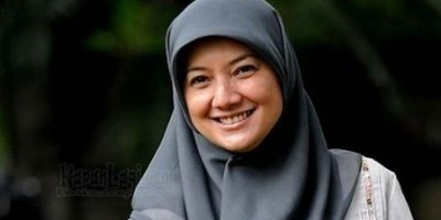 Aktris Cut Mini Mantap Berhijab