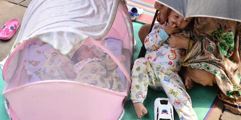 Bayi Hope dan kakaknya, Aftab. Foto: RMOL, Khairul Fajri