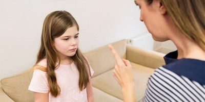 Hati-hati, Mom. Ternyata Pola Asuh Bisa  Membuat Anak Menjadi Minder