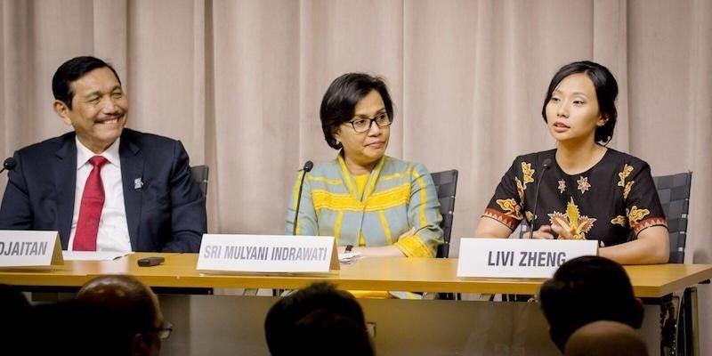 Livi Zheng dalam sebuah kesempatan bersama Menteri Keuangan Sri Mulyani dan Menko Maritim Luhut B. Panjaitan