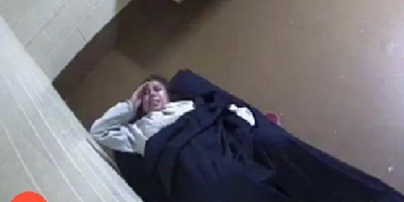 Potongan gambar rekaman CCTV saat Diana Sanchez melahirkan sendiri di dalam sel tahanan/Net
