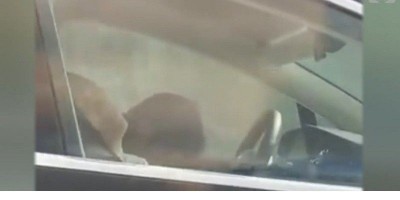 Pria Ini Tertidur Di Balik Kemudi Mobil <i>Self-Driving</i> Yang Tengah Melaju