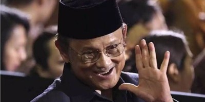 BJ Habibie Berenang Setiap Pagi Serta Rajin Bersilaturahmi