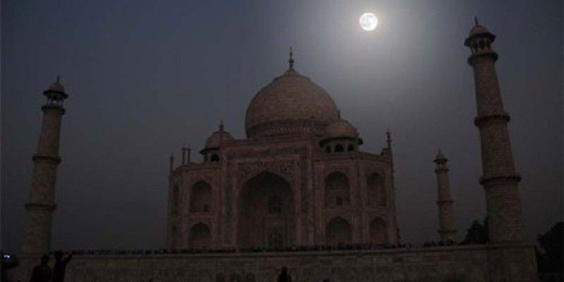Taj Mahal di malam hari/Net