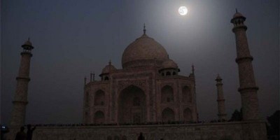 Sensasi Baru Berwisata Ke India, Menikmati Keindahan Taj Mahal Di Malam Bulan Purnama