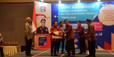 Kemenpar Raih Penghargaan Jaringan Dokumentasi dan Informasi Hukum Nasional (JDIHN) Award 2019