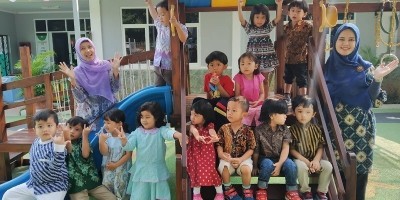 Rayakan Hari Batik Nasional, KB Avicenna Pamulang Kenalkan Warisan Budaya Indonesia Sejak Dini