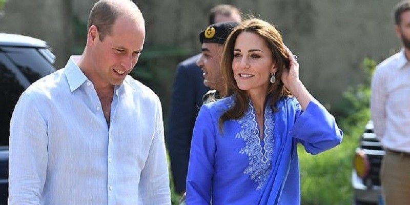 Kate Middleton dengan Kurta biru saat dampingi Pangeran William/Net