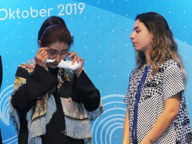  Susi Pudjiastuti ditemani putrinya dalam acara Pisah-Sambut Menteri Kelautan dan Perikanan/Foto : Sarwono