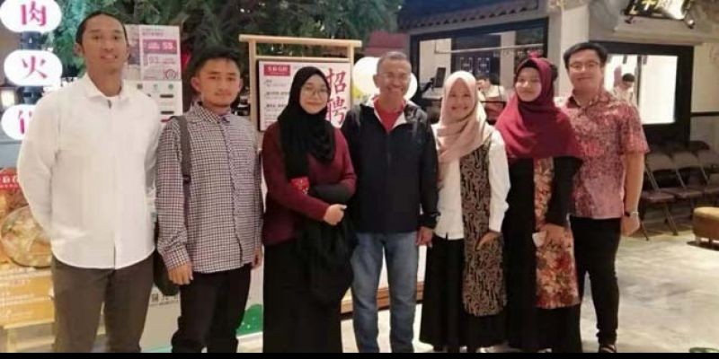 Dahlan Iskan bersama Mahasiswa Tiongkok asal Indonesia/Ist