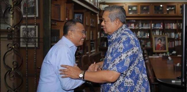 Dahlan Iskan saat melayat ke kediaman SBY/Ist