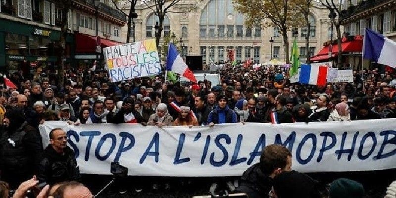 Aksi protes menolak Islamophobia di Perancis/Reuters