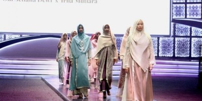 Kolaborasi Ustazah  Oki Setiana Dewi dan Desainer Irna Mutiara Luncurkan Koleksi Terbaru di ISEF 2019