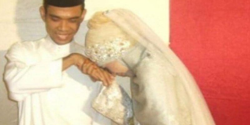 Ustad Abdul Somad dan Mellya Juniarti saat masih berstatus suami-istri/Net