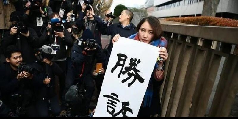 Shiori Ito di luar pengadilan Tokyo/AFP