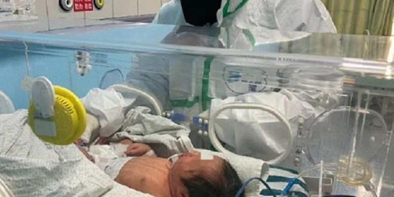 Bayi yang terinfeksi virus corona di Wuhan/Daily Mail