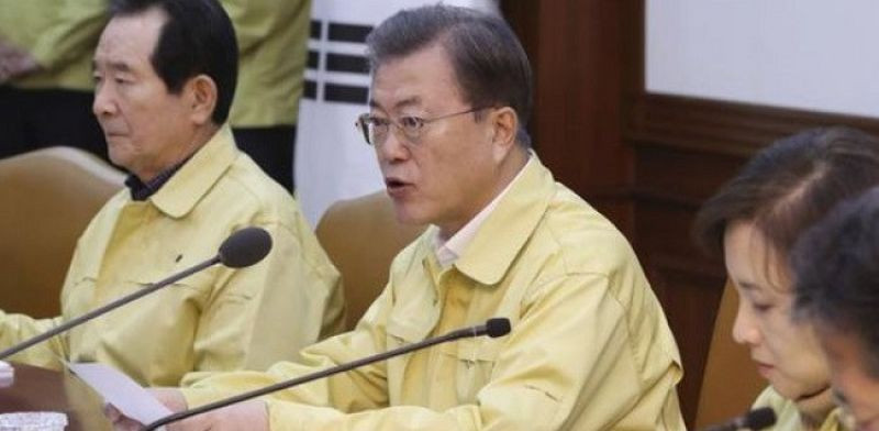 Presiden Moon Jae-in(tengah)/Net