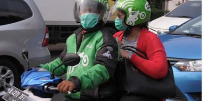Antisipasi Corona, Ojol Sarankan Penumpang Pakai Helm Sendiri 