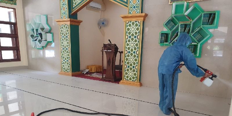 Proses desinfeksi di Masjid Nurul Hidayah di daerah Bumi Serpong Damai/Repro