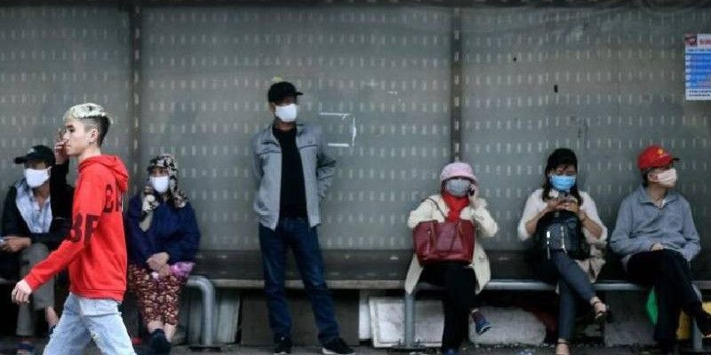 Warga mengenakan masker di Hanoi, Vietnam/Net