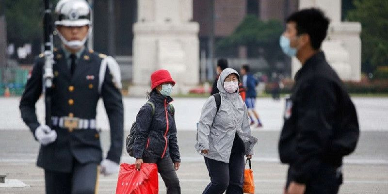 Warga Taiwan mengenakan masker/Net