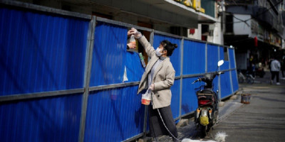 Wuhan Usai Lockdown Corona, Belanja Sayur Di Balik Dinding Plastik