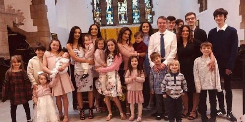 Keluarga Sue Radford dengan jumlah anak terbanyak di Inggris/ Net