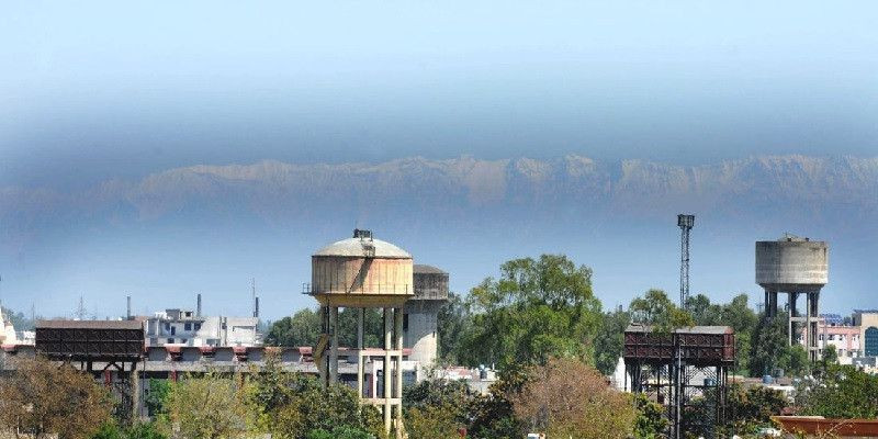 Puncak Himalaya terlihat dari India/CNN