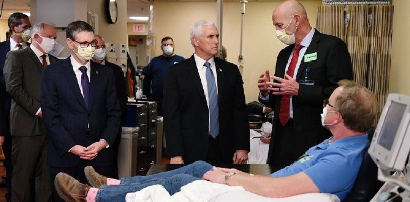 Wapres Mike Pence tidak menggunakan masker saat mengunjungi Klinik Mayo/Net