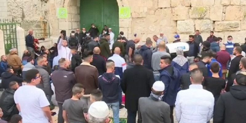 Shalat idul Fitri di depan gerbang Masjid Al Aqsa/Net