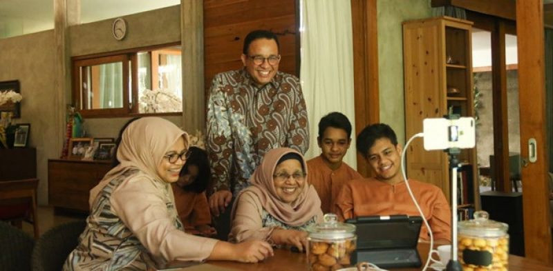 Gubernur DKI Jakarta, Anies Baswedan merayakan Idul Fitri bersama keluarga secara daring/Istimewa