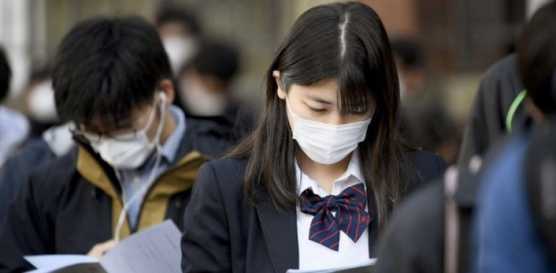 Pelajar di Jepang menggunakan masker/Net