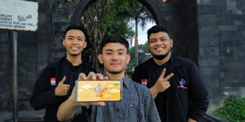 Sejumlah mahasiswa kreatif di balik aplikasi aksara Jawa Carakan/Net