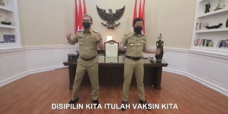 Walikota Bogor Bima Arya bersama Wakil Walikota Bogor Dedie Rachim saat memeragakan gerakan 