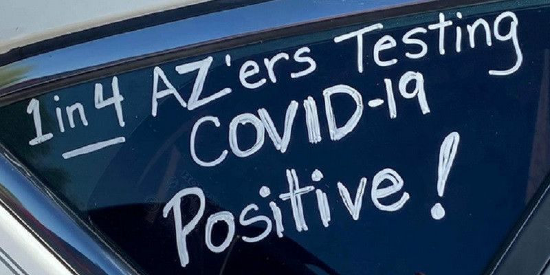 Salah satu slogan di mobil yang ikut aksi unjuk rasa menolak pembukaan kembali sekolah di Arizona/Reuters