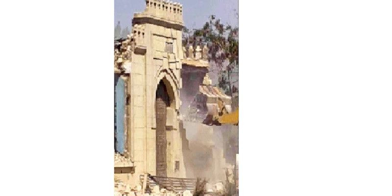 Salah satu foto yang beredar di sosial media soal penghancuran makam Islam kuno demi pembangunan jembatan di Mesir/Arab News