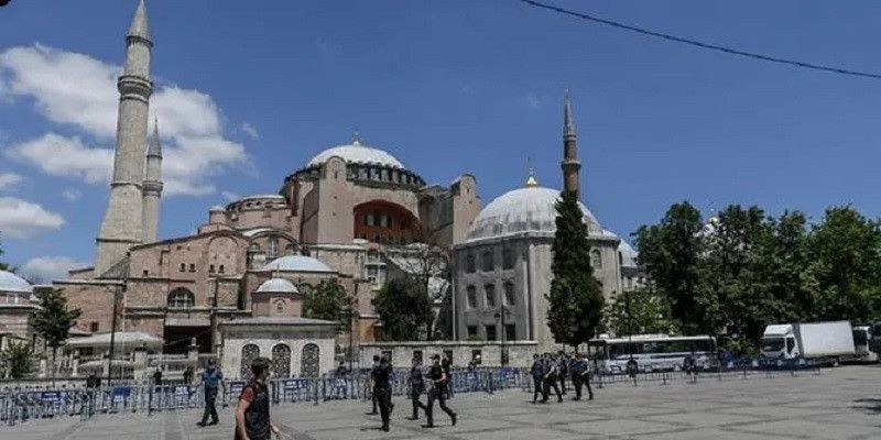 Konversi Hagia Sophia dari museum menjadi masjid memicu ketegangan antara Yunani dan Turki/Net