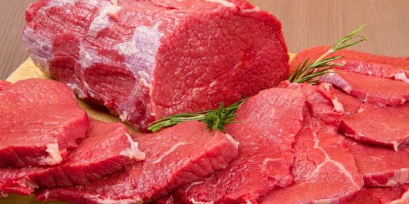 Saat menyimpan daging kurban, sebaiknya tidak disimpan utuh beberapa kilogram di dalam freezer. Namun, daging dapat dipotong-potong ukuran kecil terlebih dahulu/ Net 