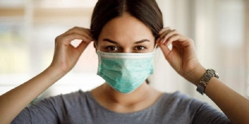 Salah satu cara efektif menekan penularan virus corona adalah dengan mengenakan masker/Net