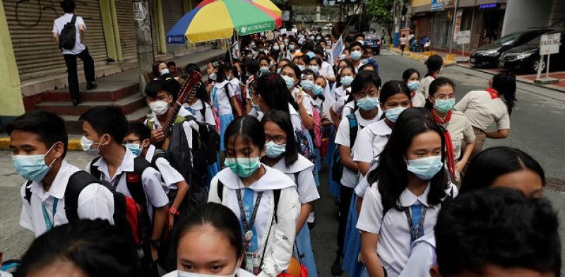 Para murid mengenakan masker untuk menghindari infeksi Covid-19/Net