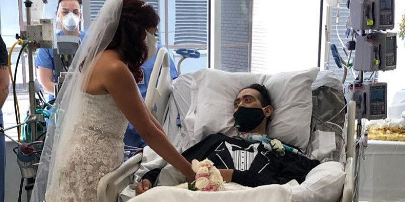 Pernikahan pasangan pengantin di rumah sakit di San Antonio/CNN