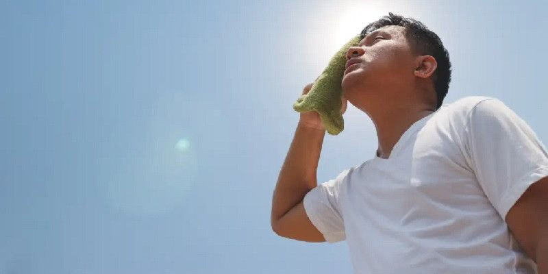 Di tengah cuaca panas, risiko heatstroke mengintai lansia/Net