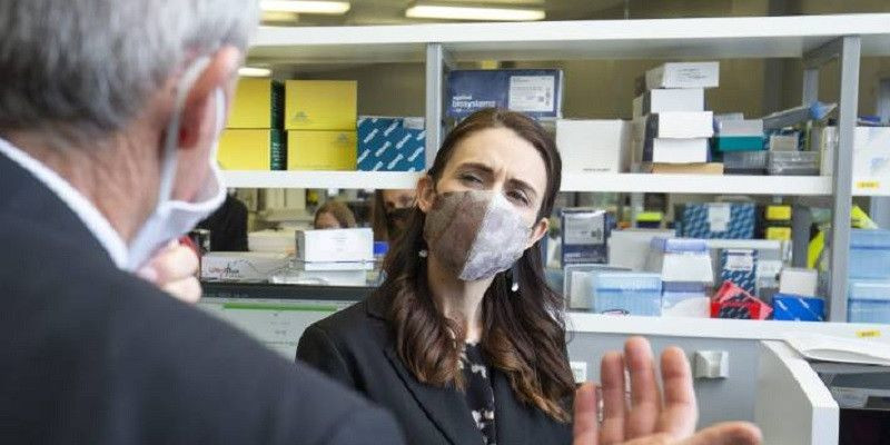 Perdana Menteri Selandia Baru Jacinda Ardern bercerita soal membuat masker sendiri di rumah/Net