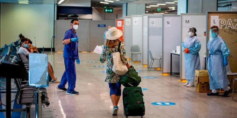 Bandara Fiumicino Roma (FCO) di Italia berhasil menjadi bandara pertama di dunia yang memperoleh peringkat Bandara Bintang 5 Anti-Covid/CNN